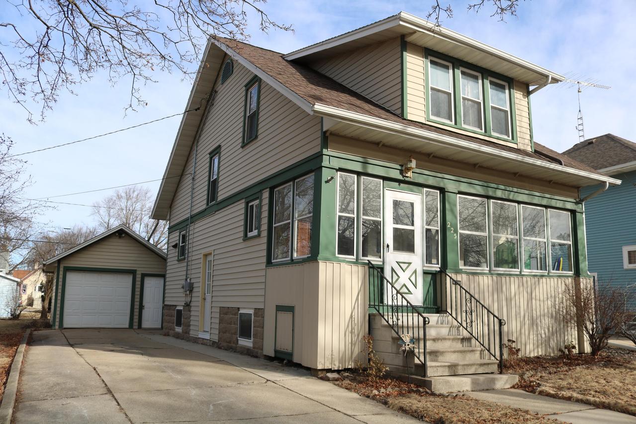 225 E 9th St, Fond Du Lac, WI 54935