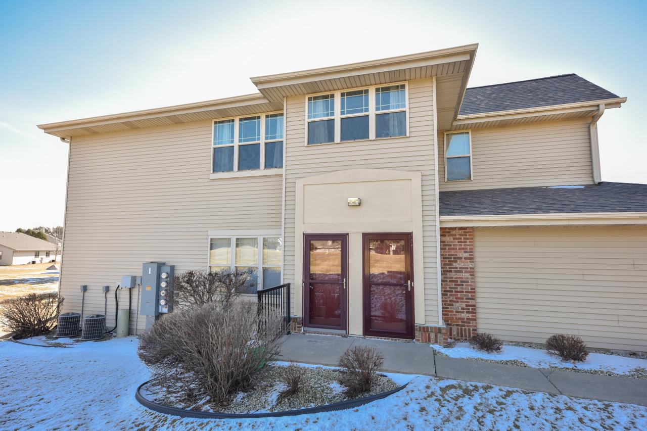 1018 E Woodview Ct #3, Slinger, WI 53086