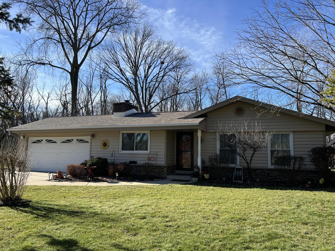 5321 S Honey Creek, Greenfield, WI 53221