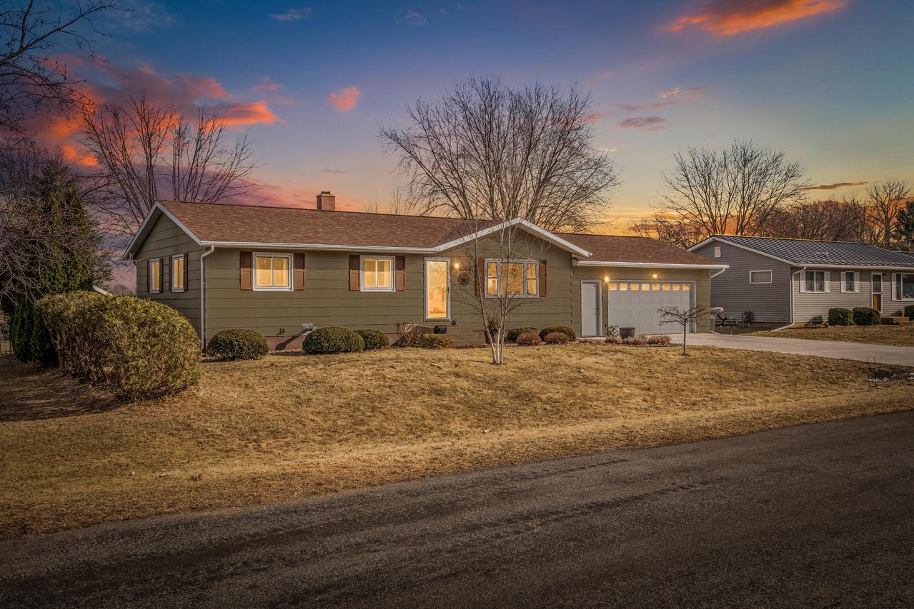 W8408 Woodview Dr, Onalaska, WI 54650