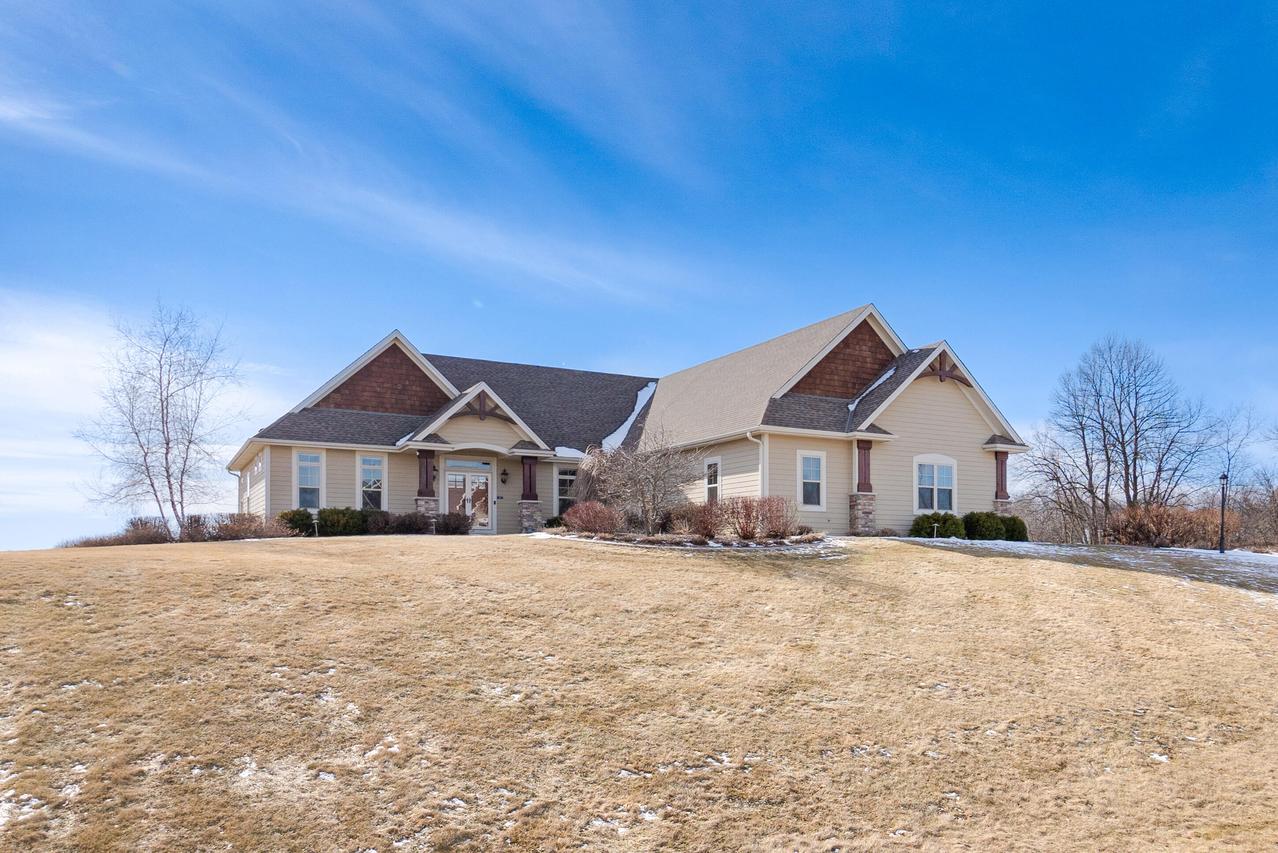 3887 Wood Rd, Richfield, WI 53033