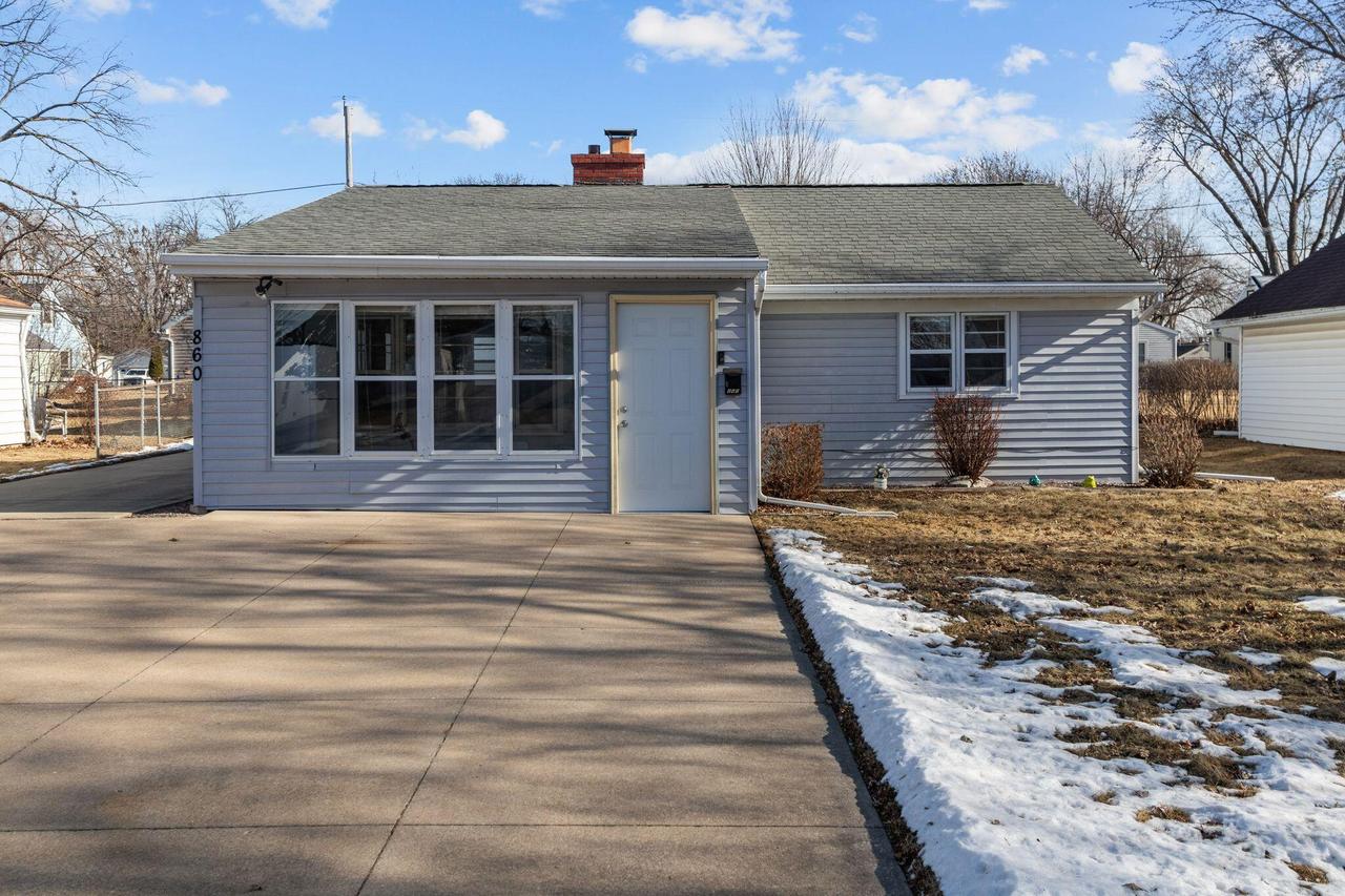 860 Hunt Ave, Neenah, WI 54956