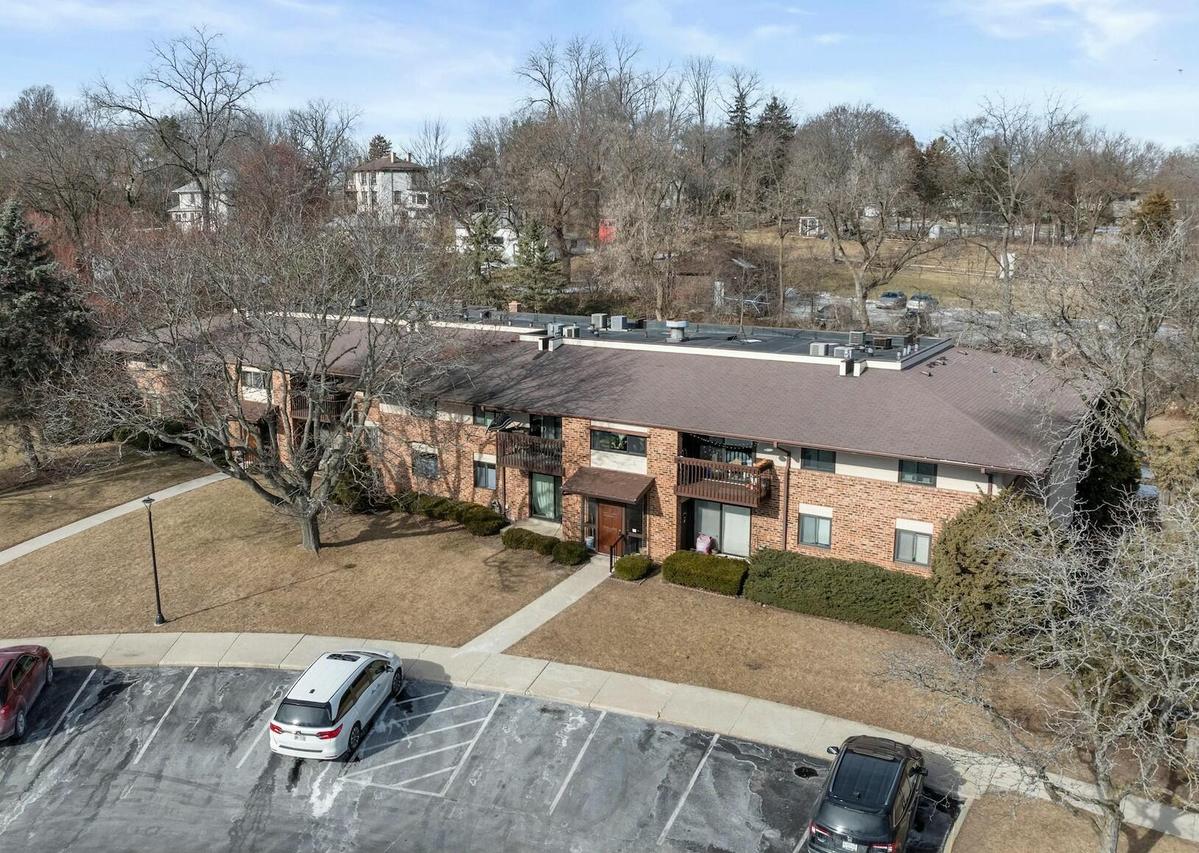 333 Park Hill #C, Pewaukee, WI 53072