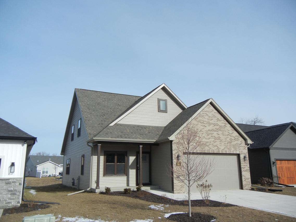 305 Evan Dr, Lake Geneva, WI 53147