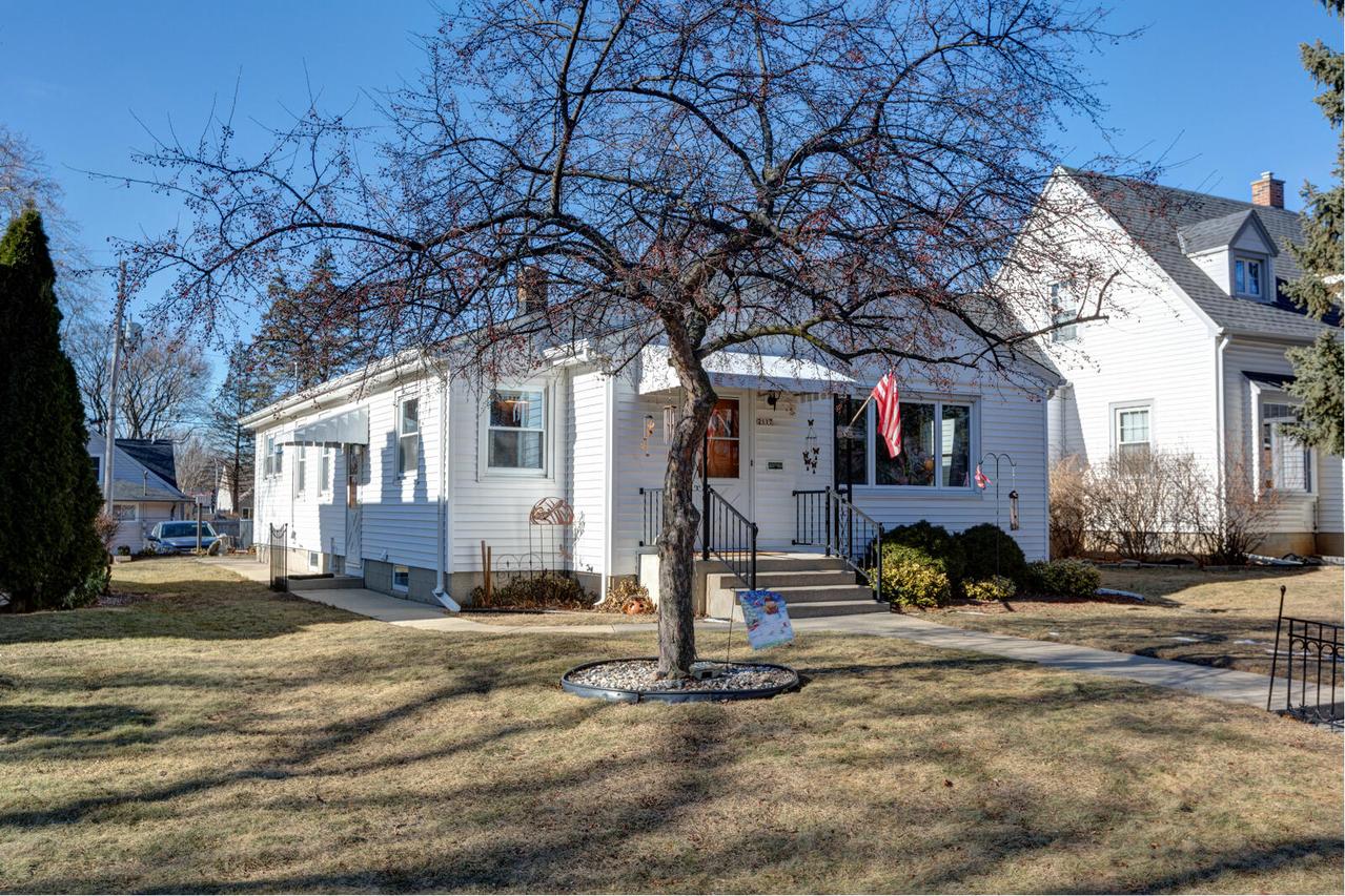 2117 S 105th St, West Allis, WI 53227