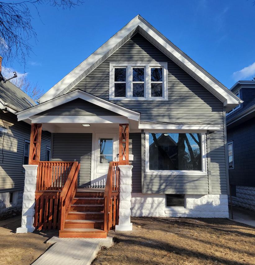 3216 S 9th St, Milwaukee, WI 53215
