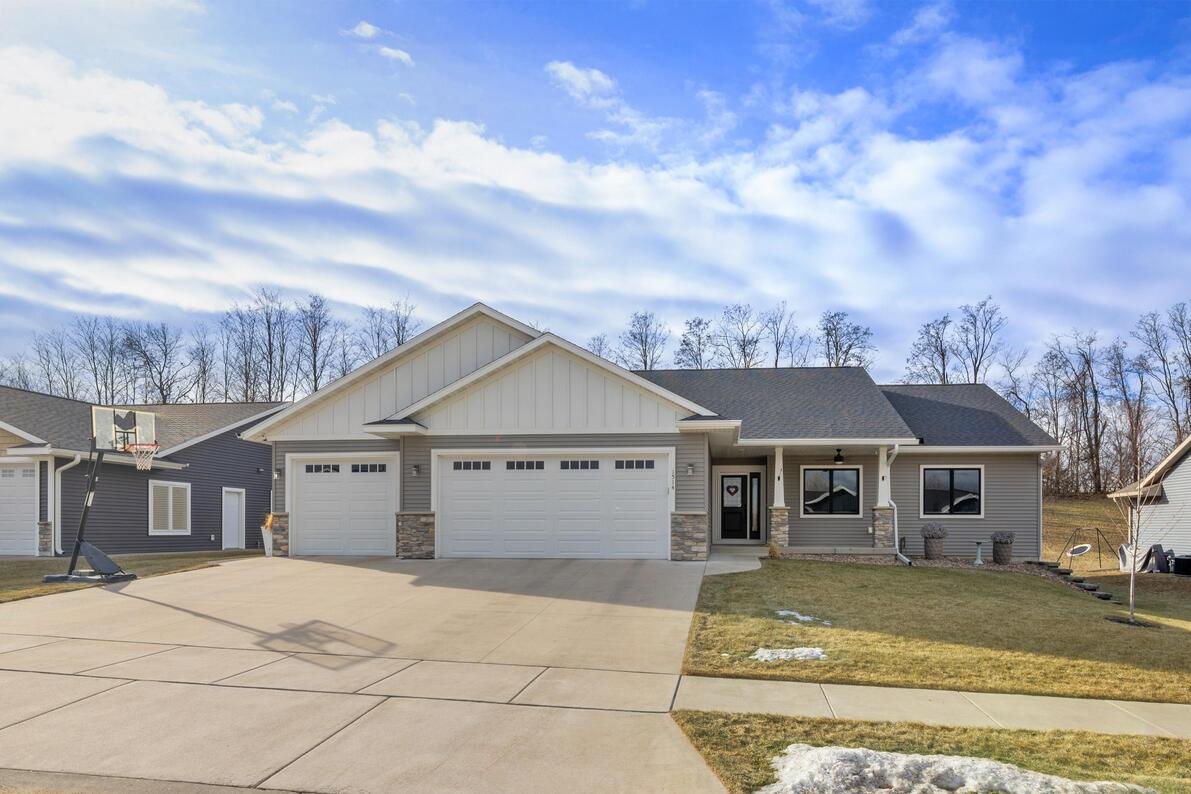 1514 Cherry Ln, Holmen, WI 54636