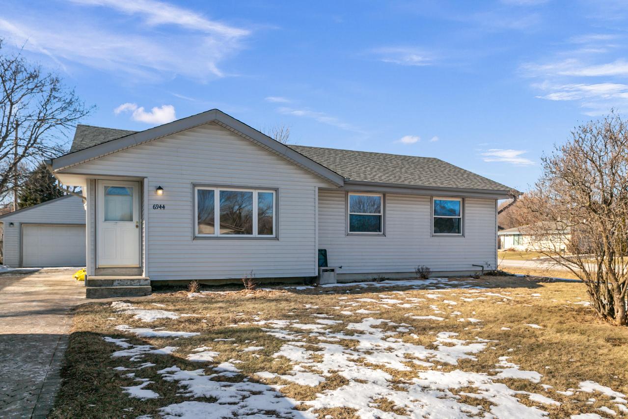 6944 Revere Rd, Caledonia, WI 53402