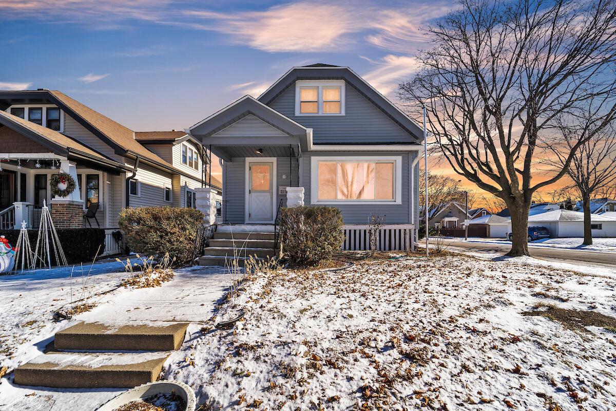 3376 S 15th Pl, Milwaukee, WI 53215