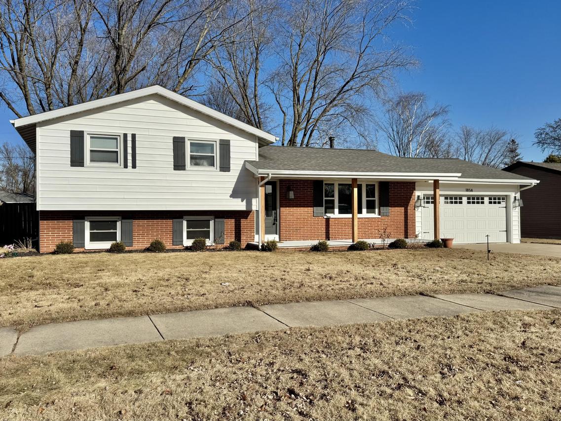 1858 Gary Ln, Green Bay, WI 54303