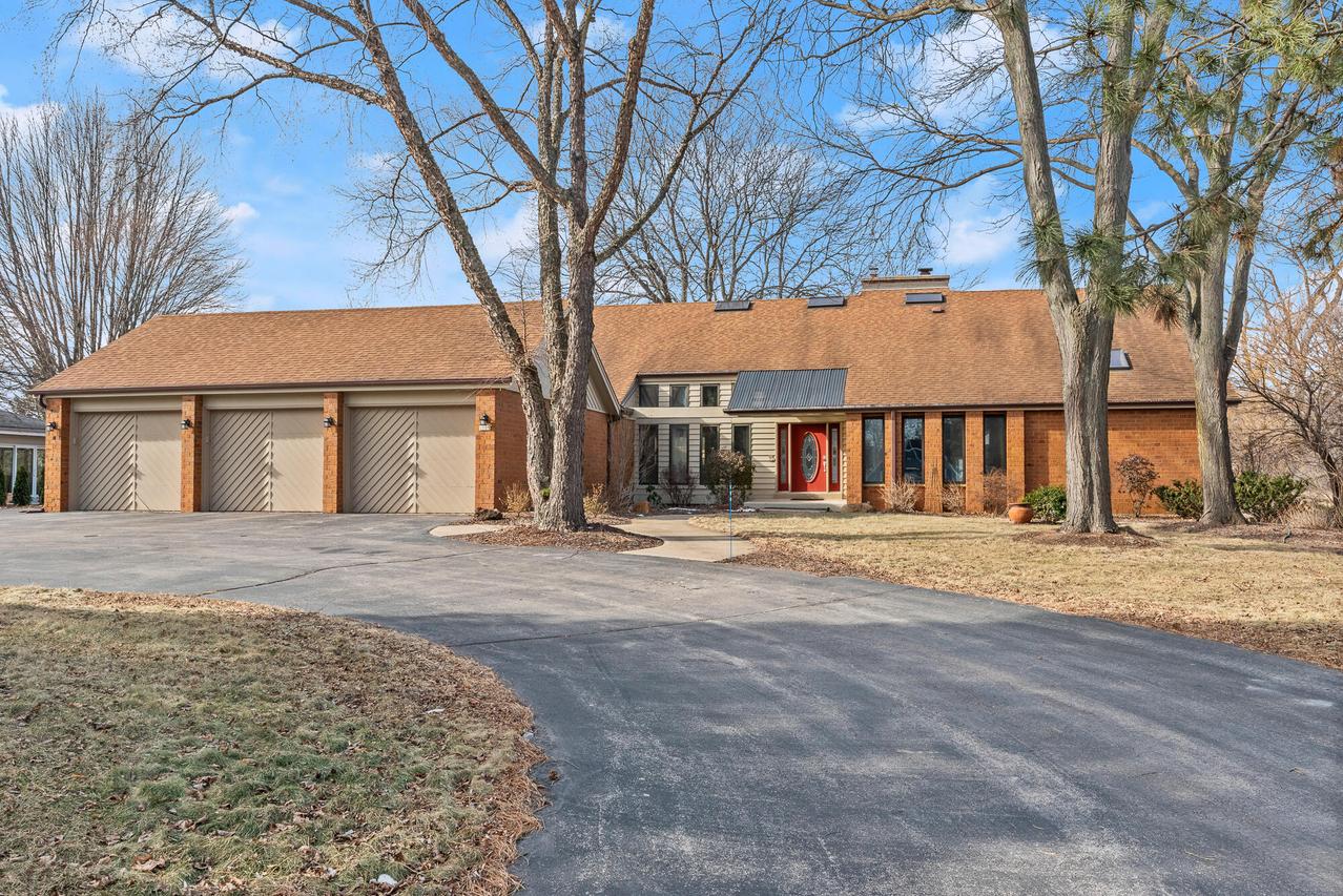 1005 Golden Meadow, Brookfield, WI 53045