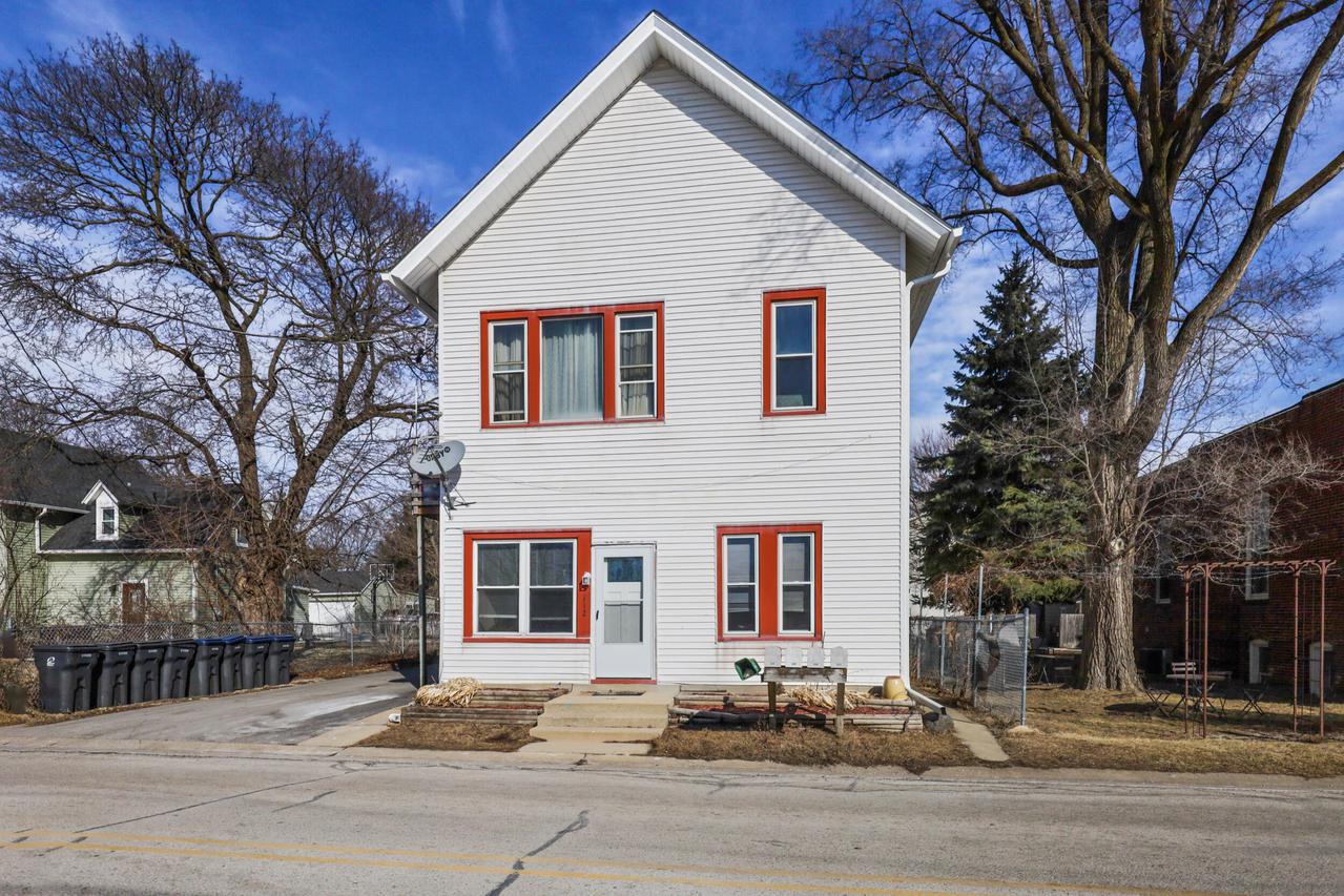 116 W Main St, Wales, WI 53183