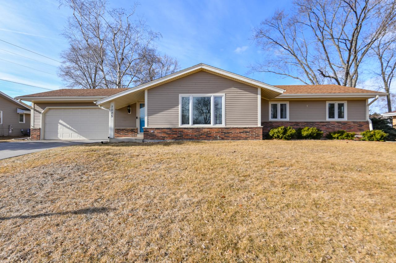 7025 N 97th St, Milwaukee, WI 53224