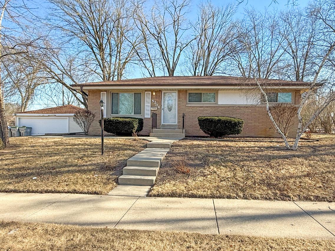 5204 N 107th St, Milwaukee, WI 53225