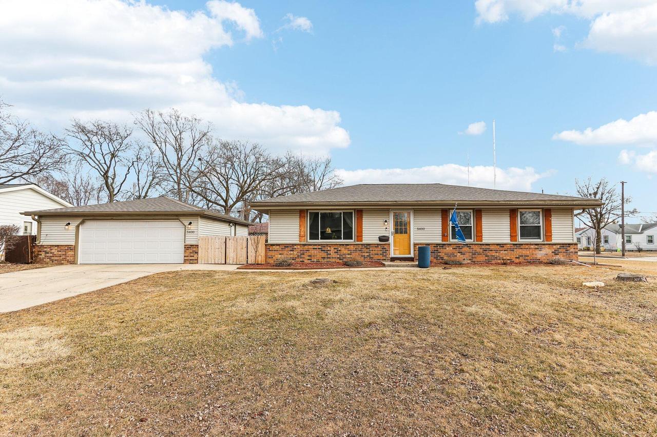 5400 N 24th St, Glendale, WI 53209