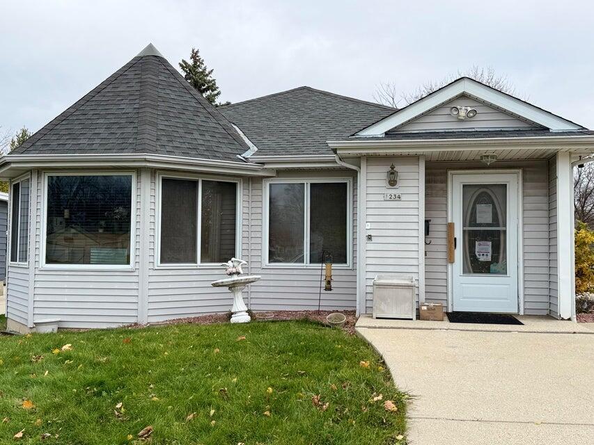 1234 S 112th St, West Allis, WI 53214