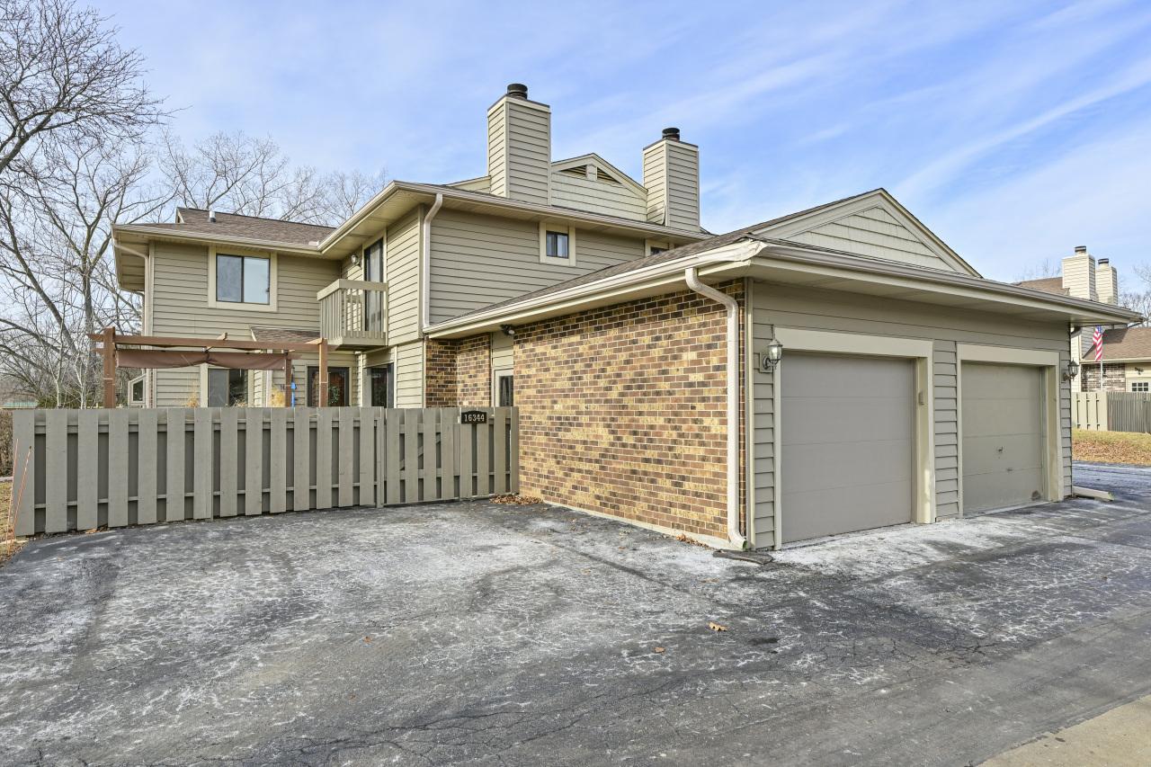 16344 W Coachlight Dr, New Berlin, WI 53151