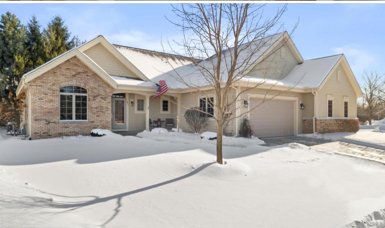 1423 Hidden Waters Cir, West Bend, WI 53095