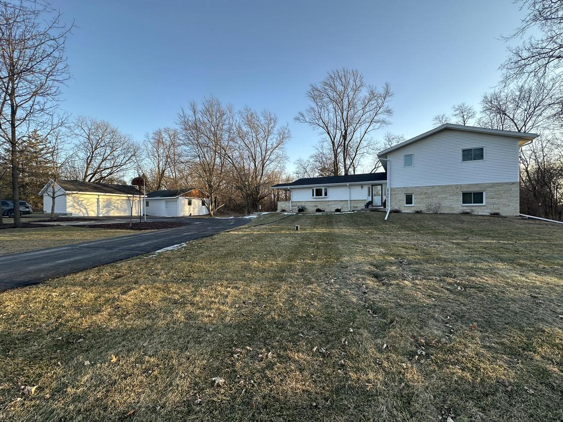S51W30573 Walnut St, Genesee, WI 53149