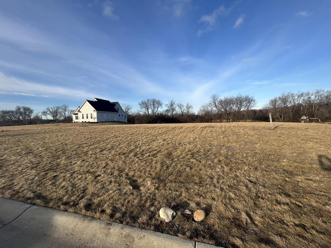 Lt12 Hawthorn Farm Ct, Delafield, WI 53058