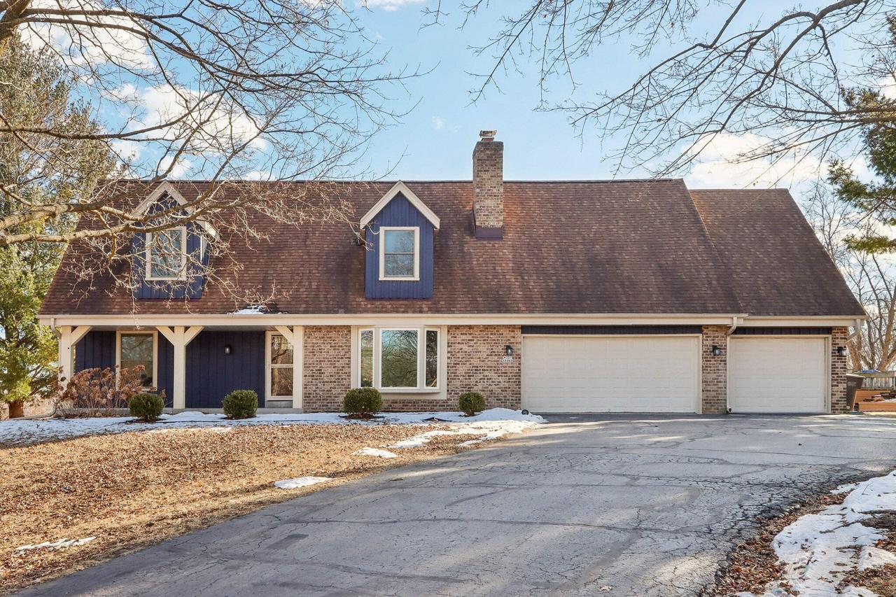 W327S8060 S Oak Tree Dr, Mukwonago, WI 53149