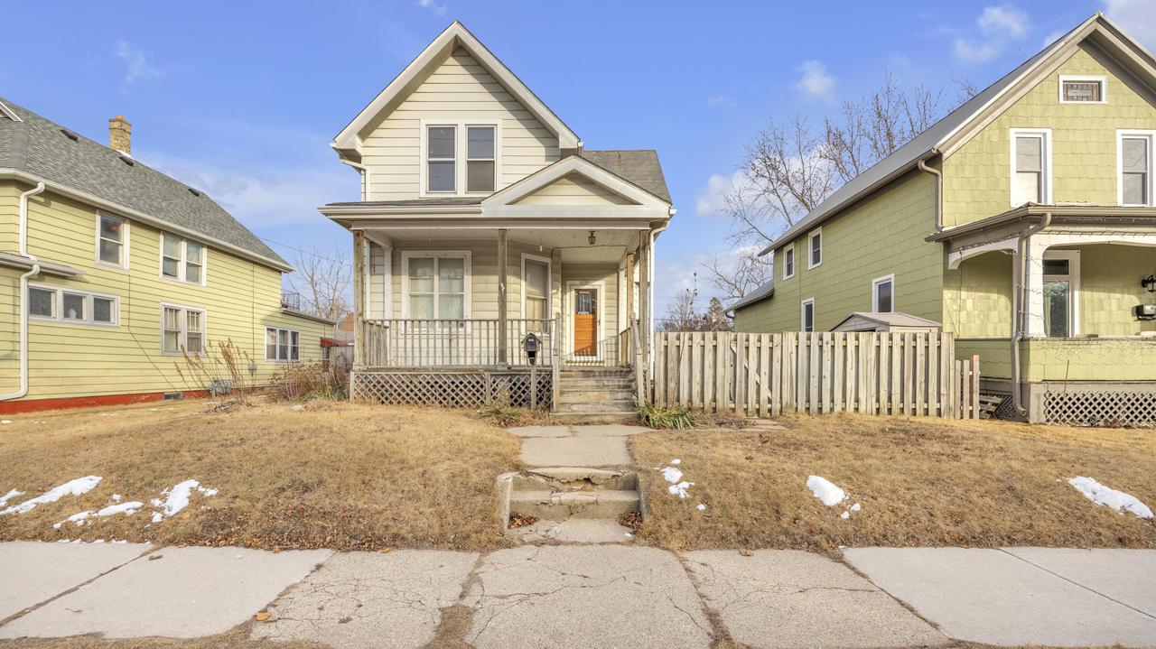 2309 S 8th St, Sheboygan, WI 53081