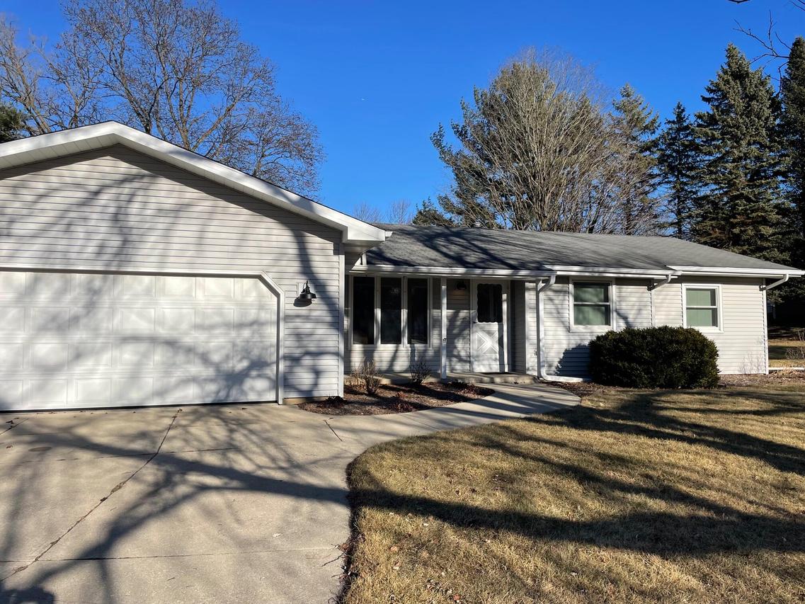 W309S8530 S Greenview Dr, Mukwonago, WI 53149