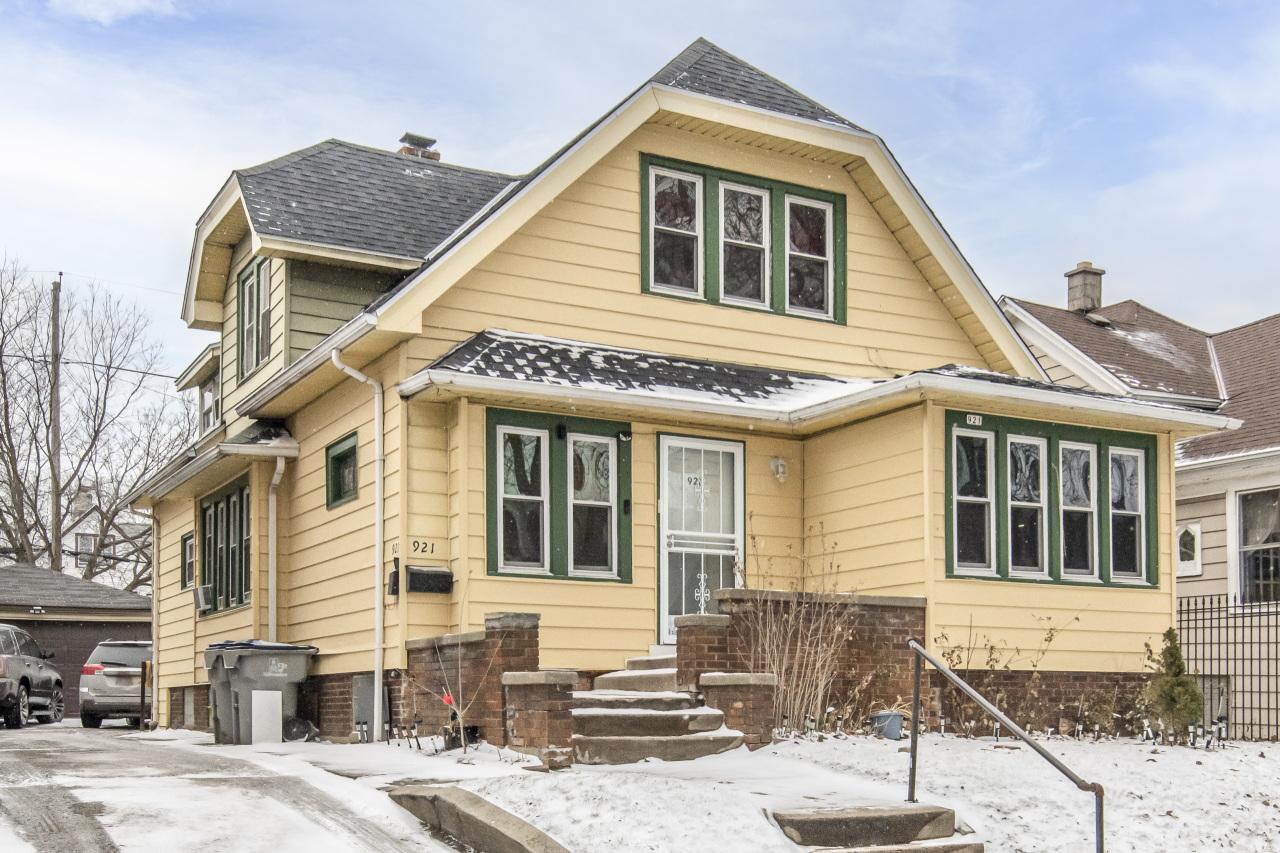 921 S 20th St, Milwaukee, WI 53204