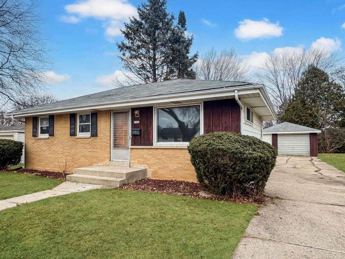 6282 N Joyce Ave, Milwaukee, WI 53225