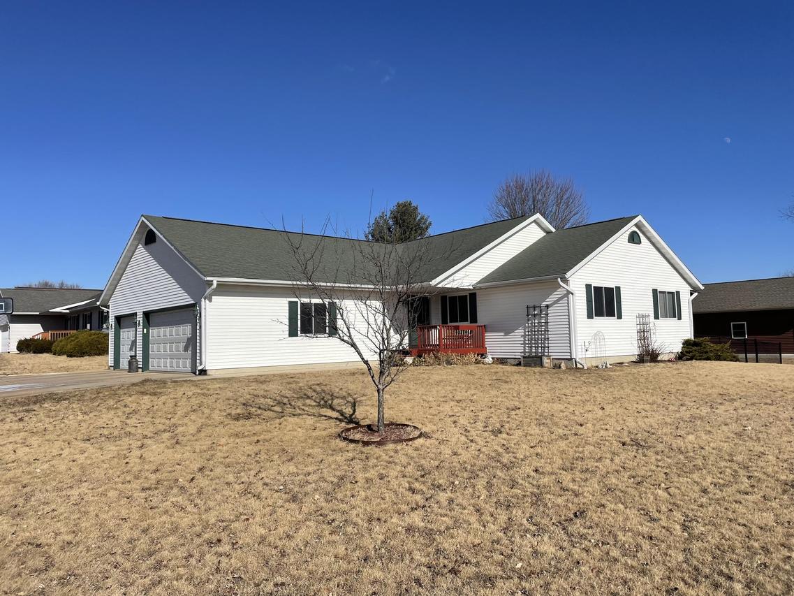 891 S Stonewood Ct, Sparta, WI 54656
