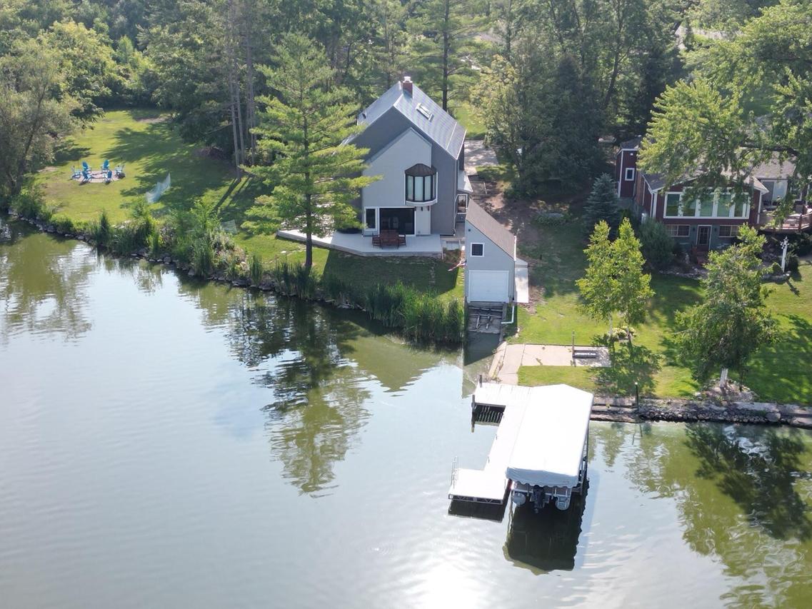N5077 Lake Dr, Hubbard, WI 53034