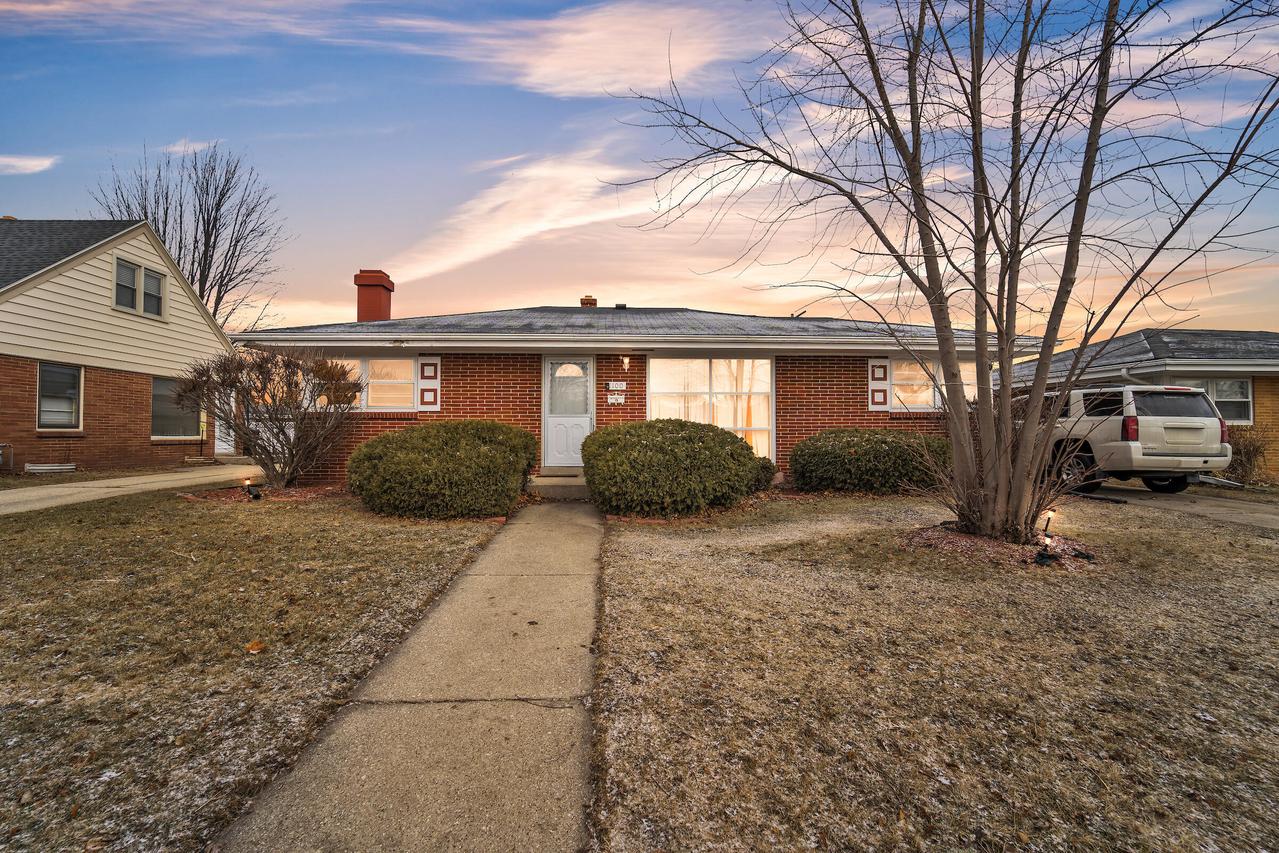 1100 Sheraton Dr, Racine, WI 53402