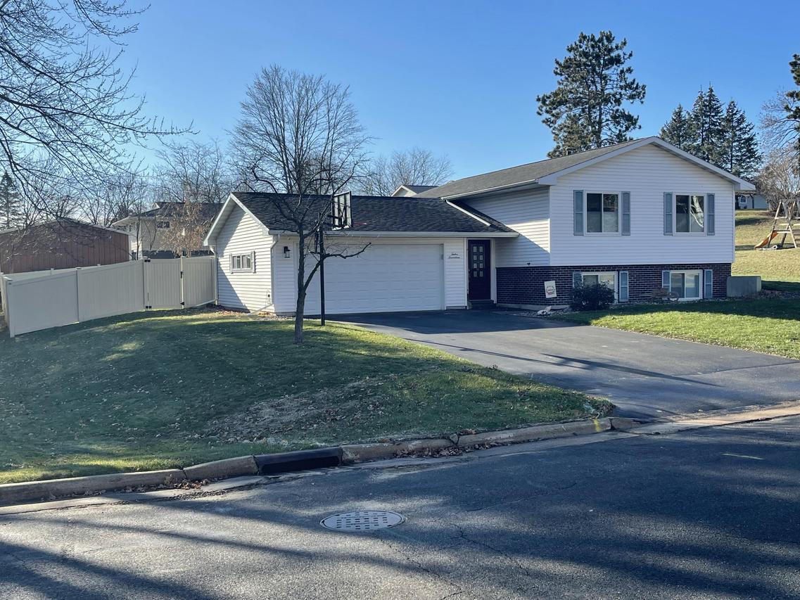 1217 W Circle Dr, Sparta, WI 54656