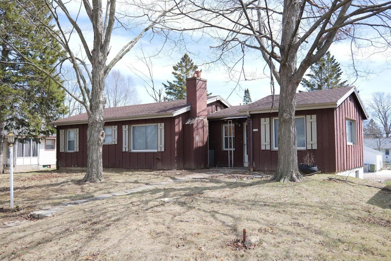 5940 N 72nd St, Milwaukee, WI 53218