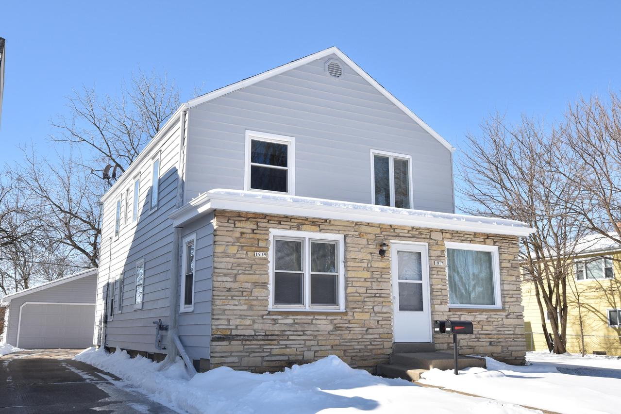 1917 S 97th St, West Allis, WI 53227