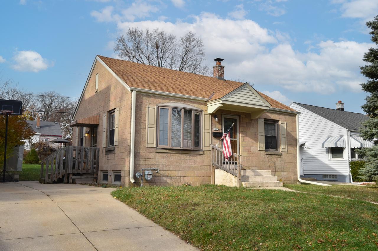 2025 S 91st St, West Allis, WI 53227