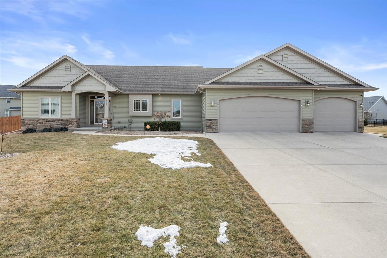 903 Marwood Ct, Caledonia, WI 53402