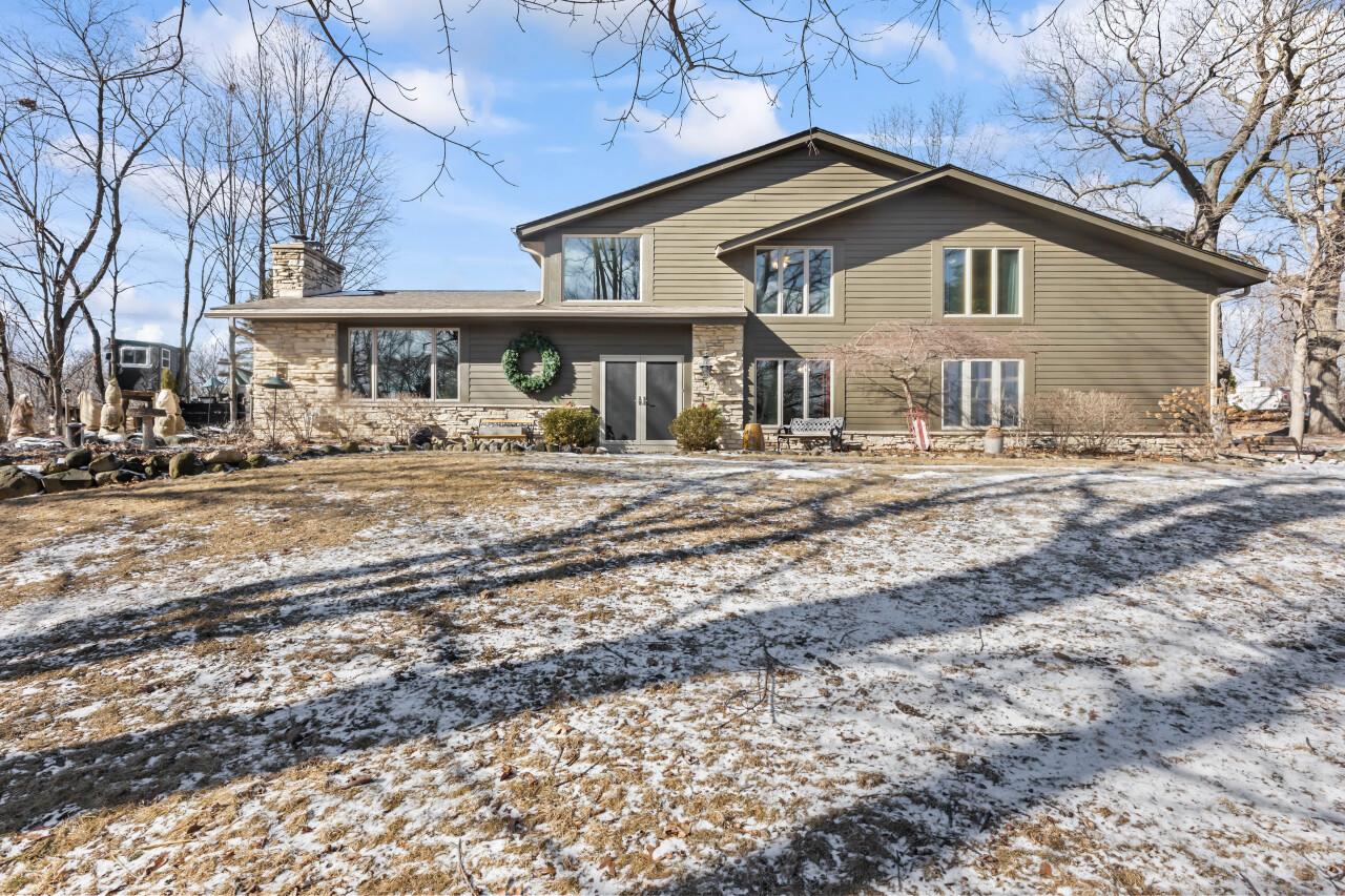 1433 Skyline Dr, Cedarburg, WI 53012
