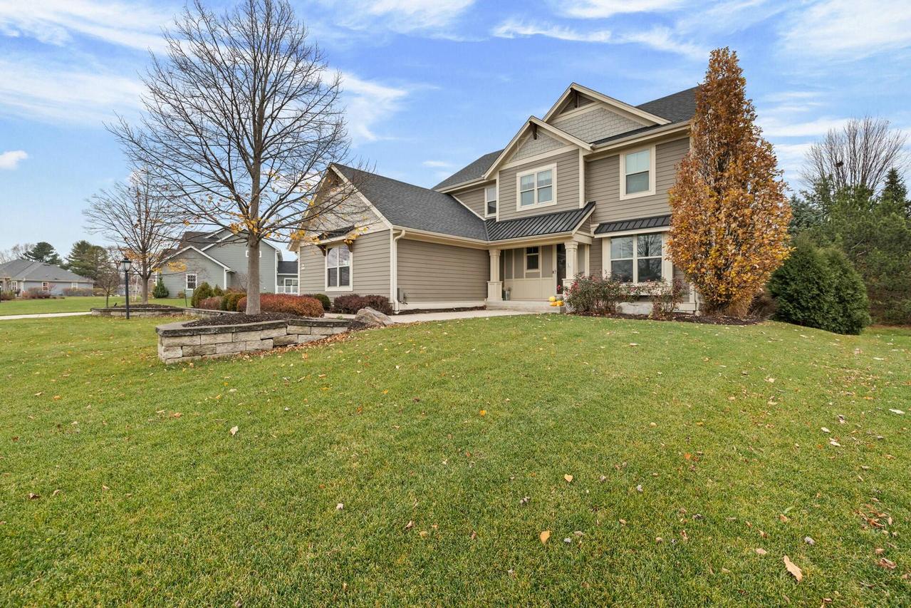 N47W22268 N Woodleaf Way, Pewaukee, WI 53072