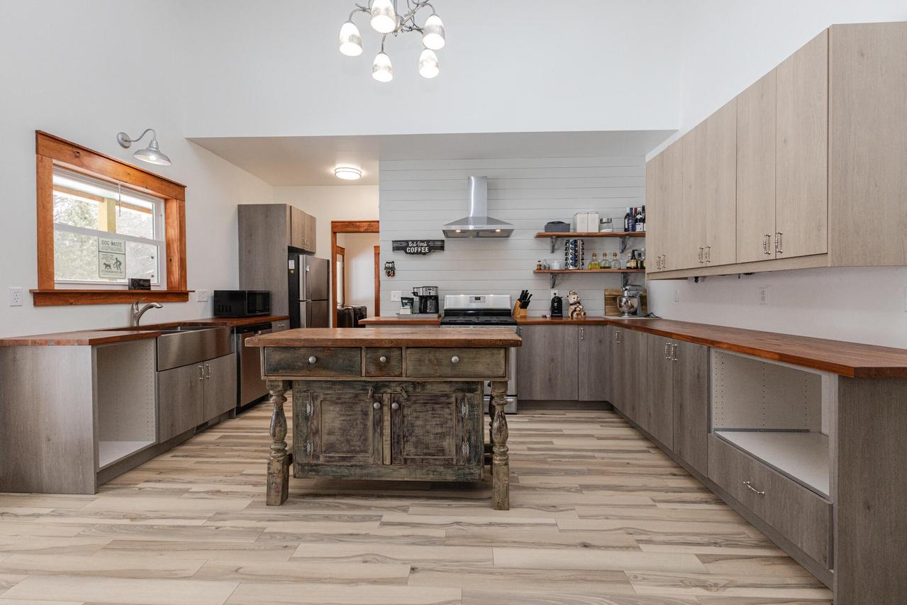 W5450 Briarwood Rd, Sugar Creek, WI 53121