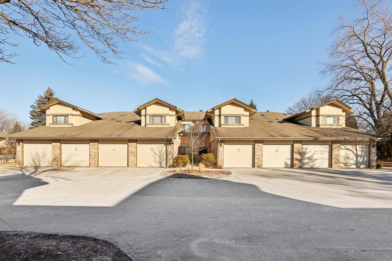 500 W Bender Rd #24, Glendale, WI 53217