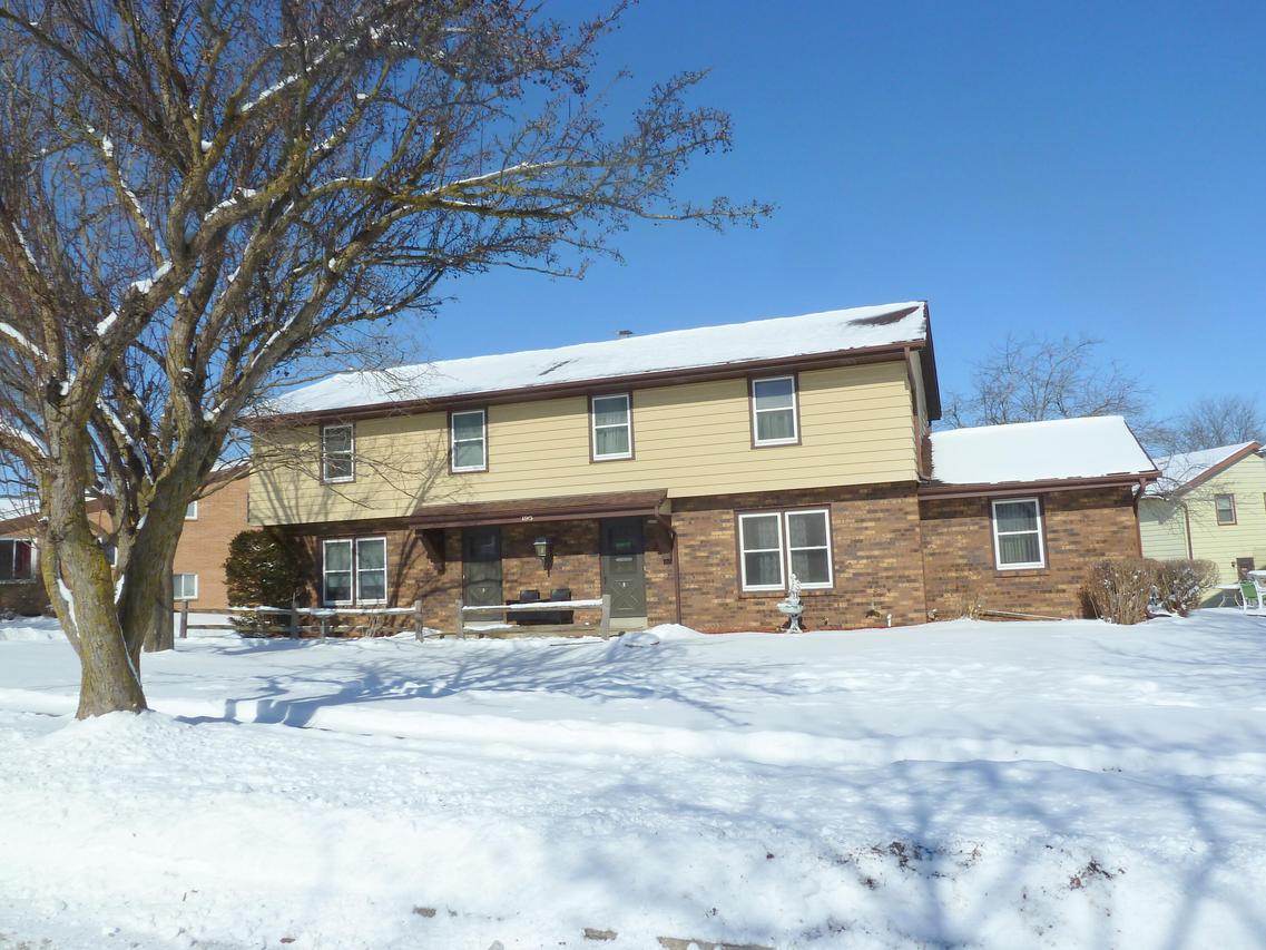 195 Ridge Ct #A & B, Pewaukee, WI 53072