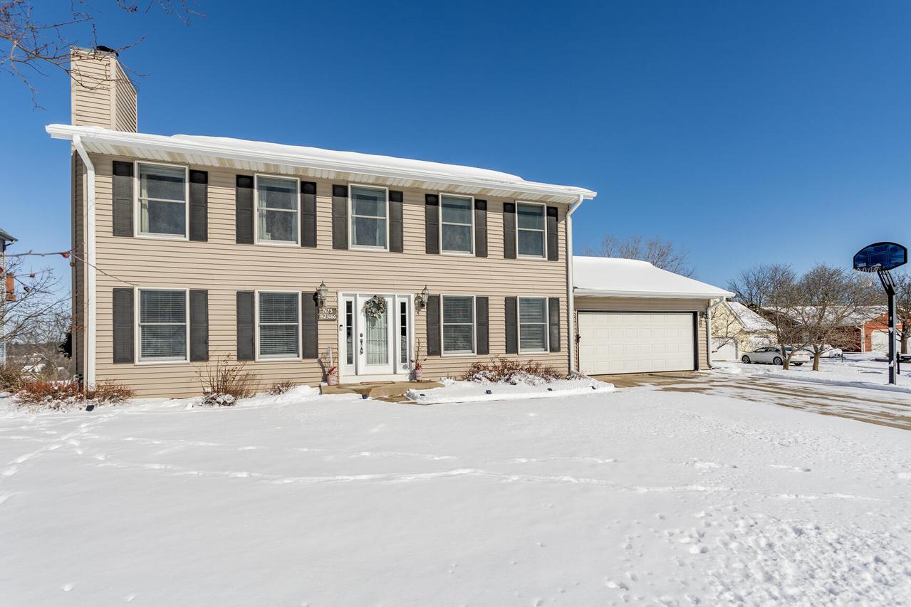 N75W23186 N Ridgeview Cir, Sussex, WI 53089
