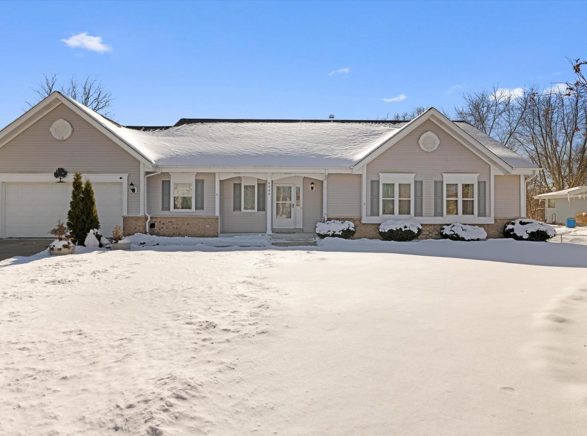 8205 W Drexel Ave, Franklin, WI 53132