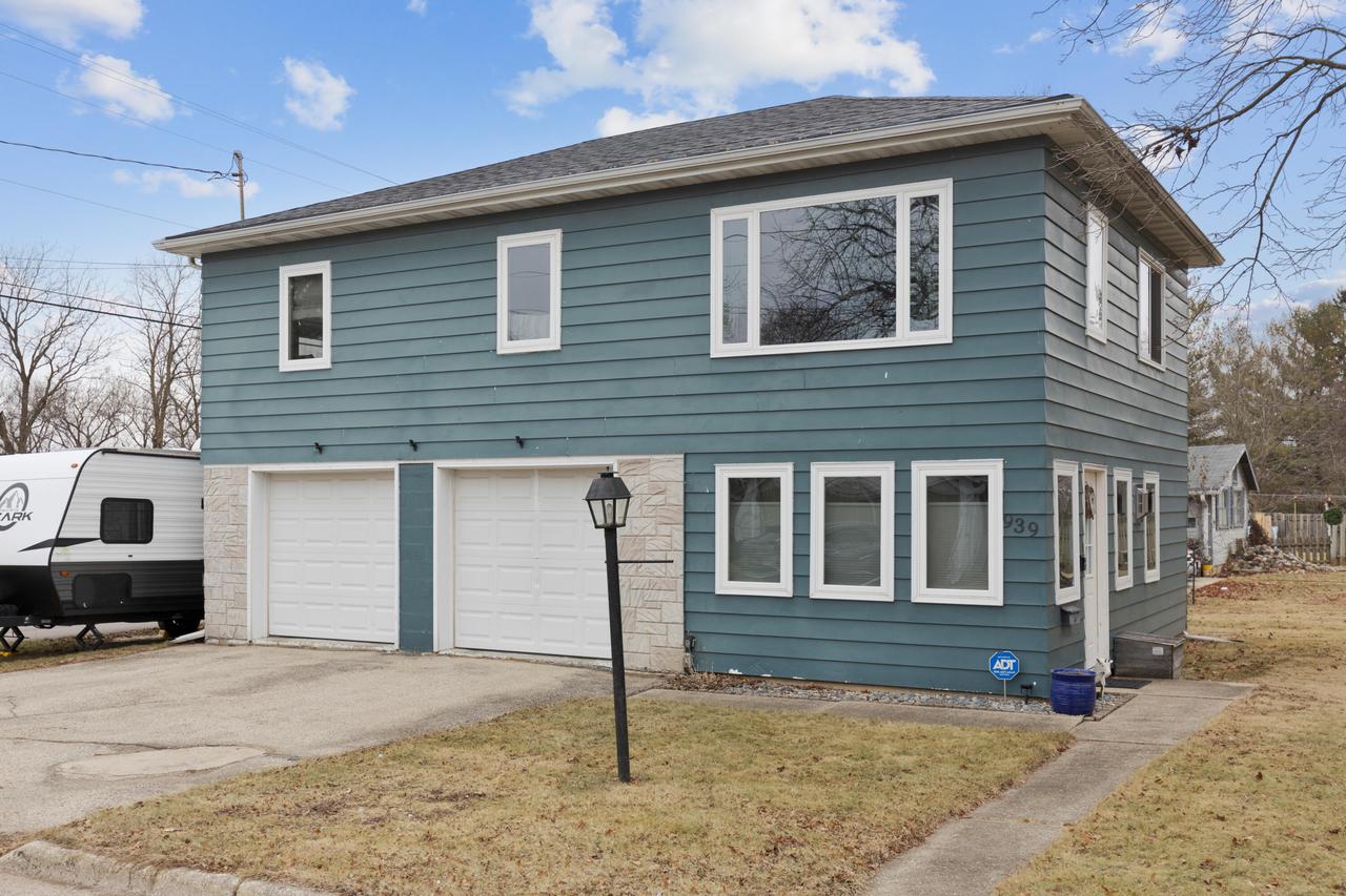 939 Waverly St, Lake Geneva, WI 53147