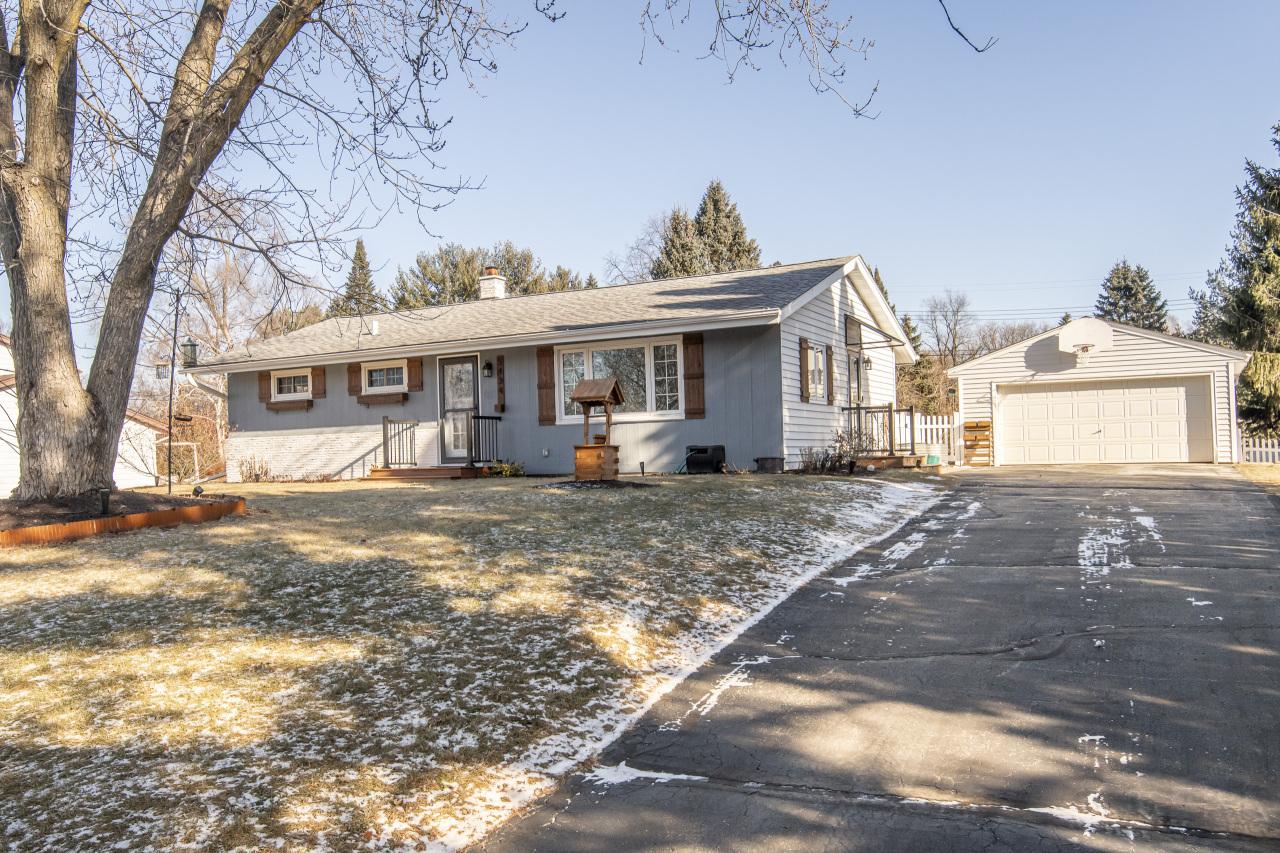 5434 S 200th St, New Berlin, WI 53146