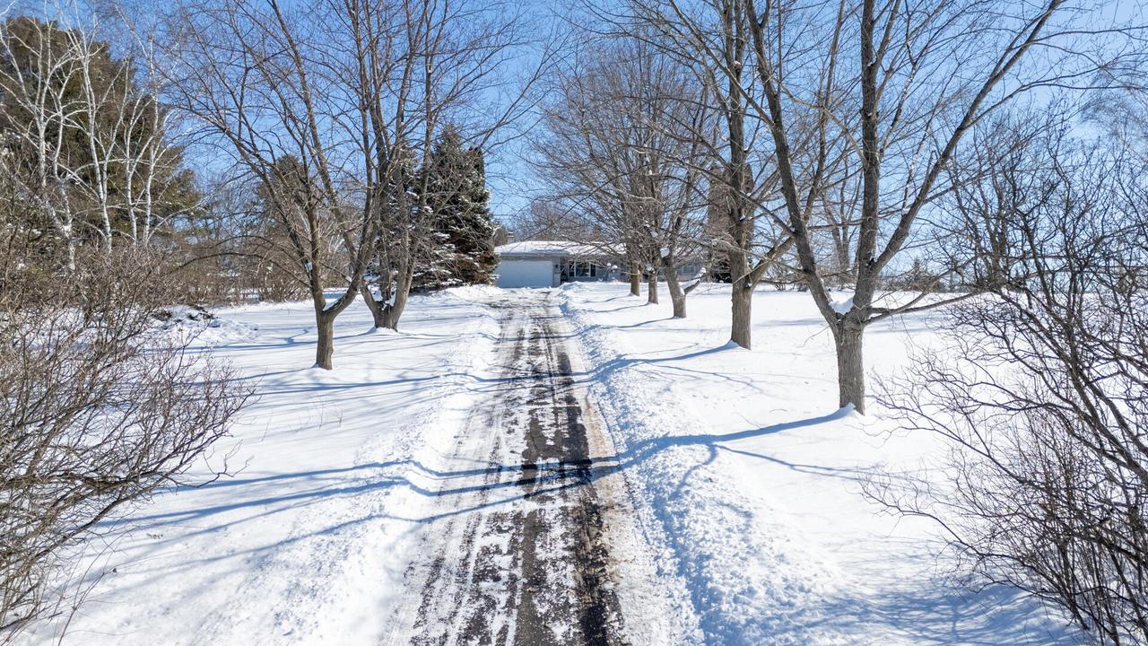 W314S8114 Whitmore Dr, Mukwonago, WI 53149