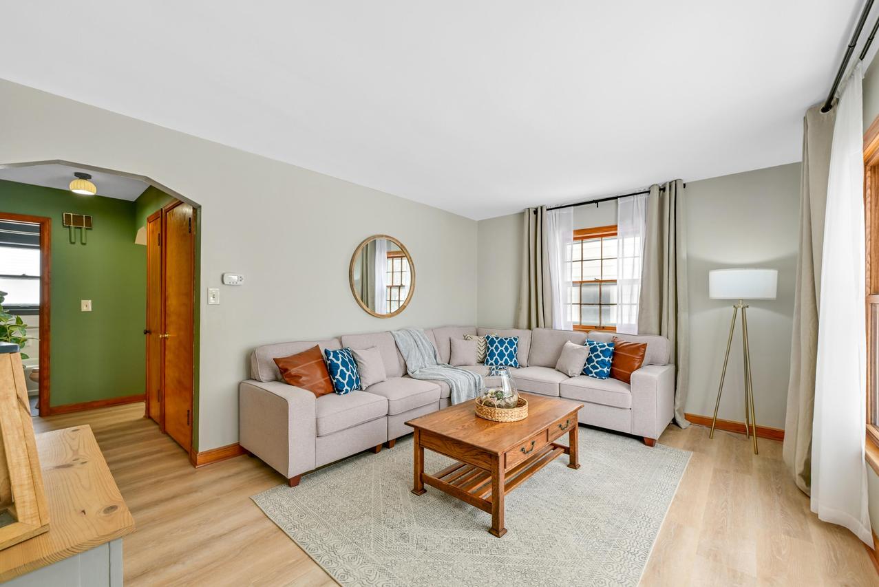 3278 S Dayfield Ave, Milwaukee, WI 53207