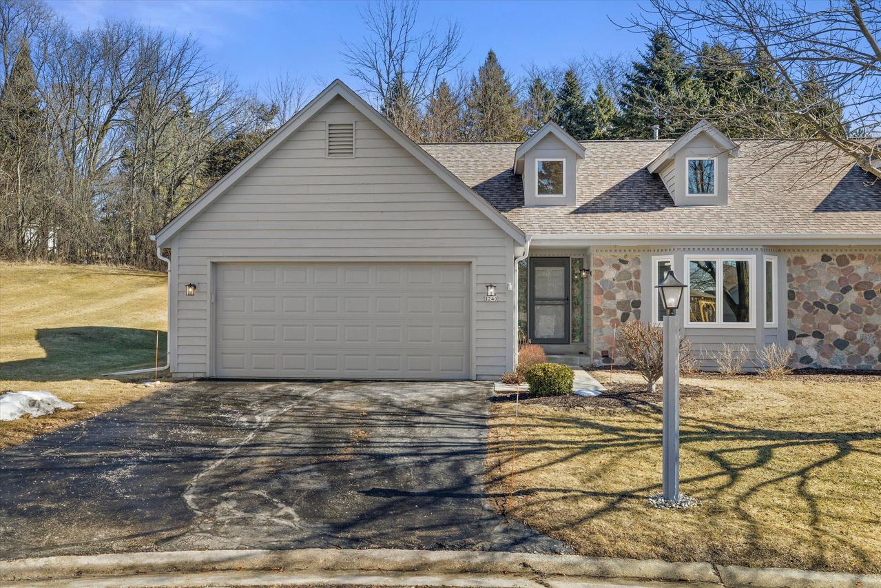 1240 Lansdowne Ct, Brookfield, WI 53045