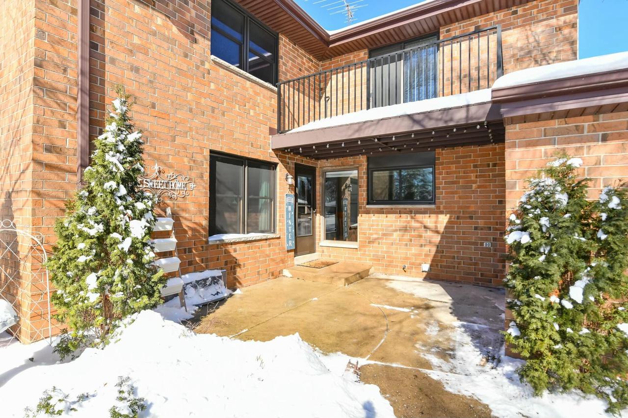 8163 S Forest Hills #D, Franklin, WI 53132